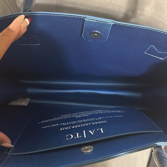 Modern Vegan Tote - Picture 4 of 4